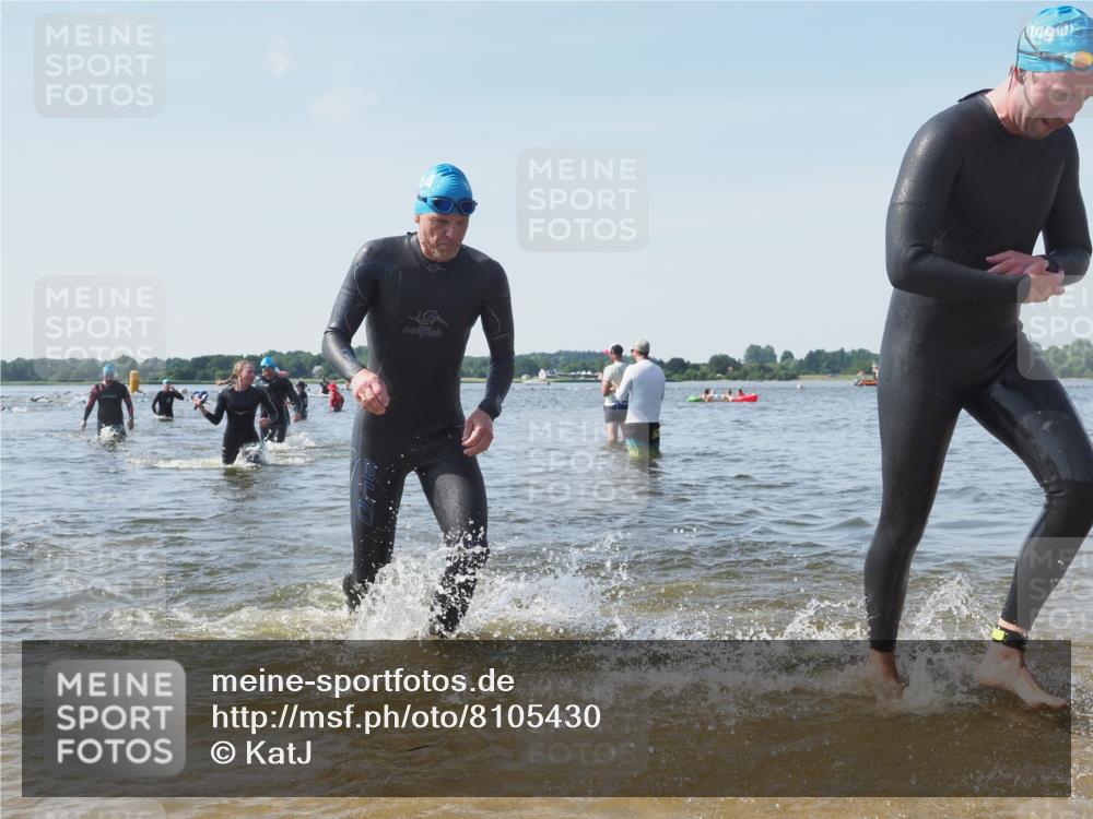 22.06.2025 - Viking Triathlon KatJ http://msf.ph/oto/8105430 22.06.2025 10:36:27 Schwimmen 42, 88, 101, 232, 251, 334 meine-sportfotos.de