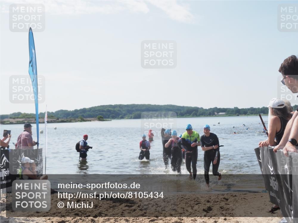 22.06.2025 - Viking Triathlon MichiJ http://msf.ph/oto/8105434 22.06.2025 10:50:40 Schwimmen 24, 48, 202, 402, 418, 533 meine-sportfotos.de