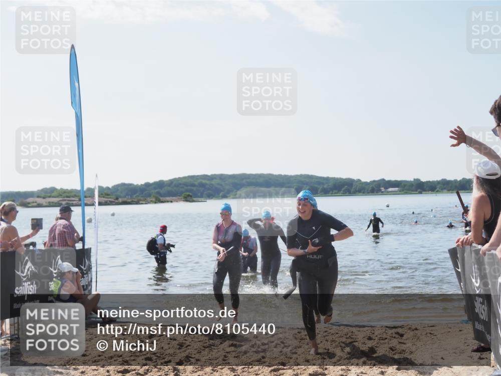 22.06.2025 - Viking Triathlon MichiJ http://msf.ph/oto/8105440 22.06.2025 10:50:42 Schwimmen 24, 48, 202, 402, 418, 533 meine-sportfotos.de