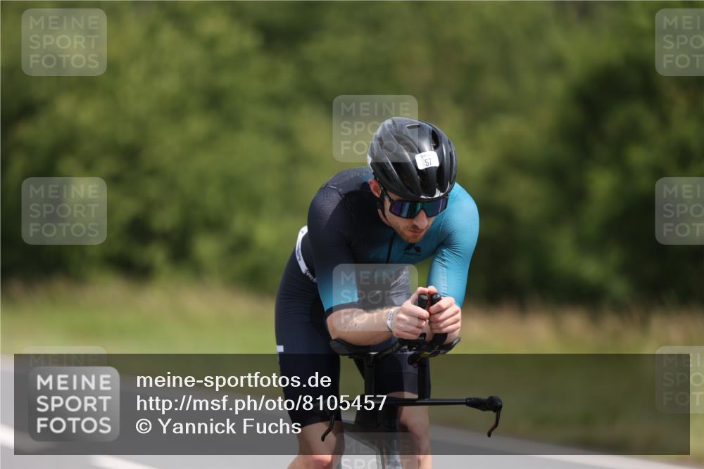 22.06.2025 - Viking Triathlon Yannick Fuchs http://msf.ph/oto/8105457 22.06.2025 12:10:14 Radfahren 57, 59, 152, 171, 295, 332, 500, 540, 552 meine-sportfotos.de
