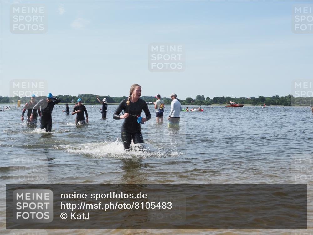 22.06.2025 - Viking Triathlon KatJ http://msf.ph/oto/8105483 22.06.2025 10:36:31 Schwimmen 42, 88, 101, 232, 251, 332 meine-sportfotos.de