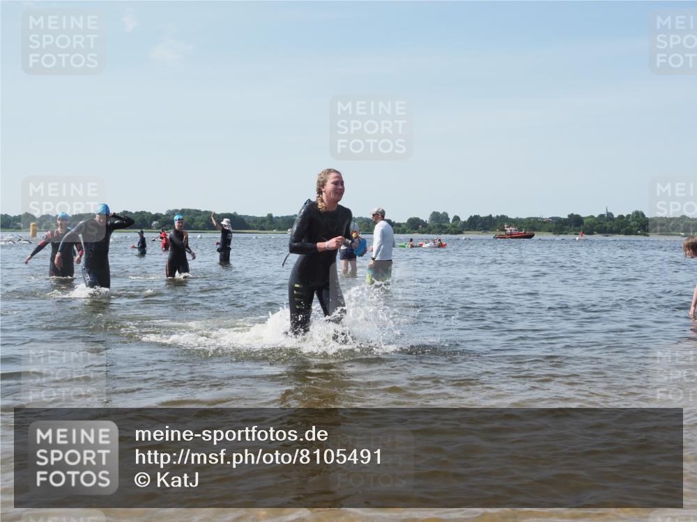 22.06.2025 - Viking Triathlon KatJ http://msf.ph/oto/8105491 22.06.2025 10:36:32 Schwimmen 42, 88, 232, 251, 332 meine-sportfotos.de