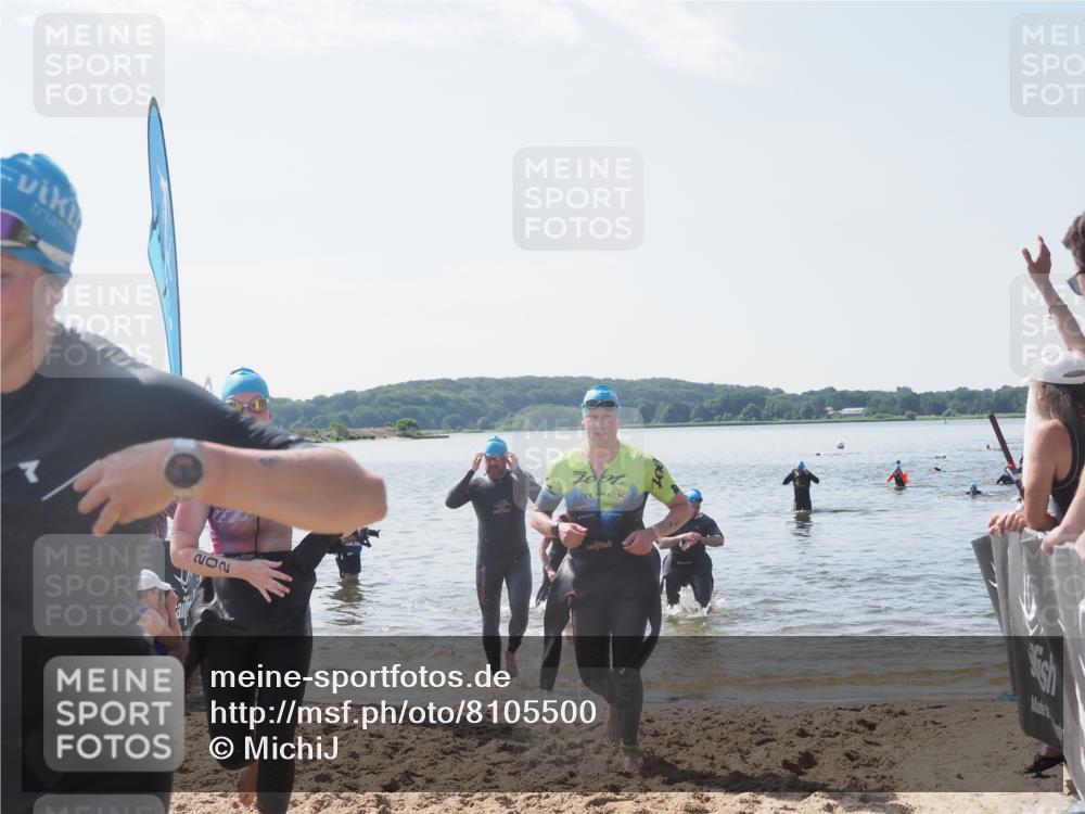22.06.2025 - Viking Triathlon MichiJ http://msf.ph/oto/8105500 22.06.2025 10:50:44 Schwimmen 24, 48, 202, 402, 418, 533 meine-sportfotos.de
