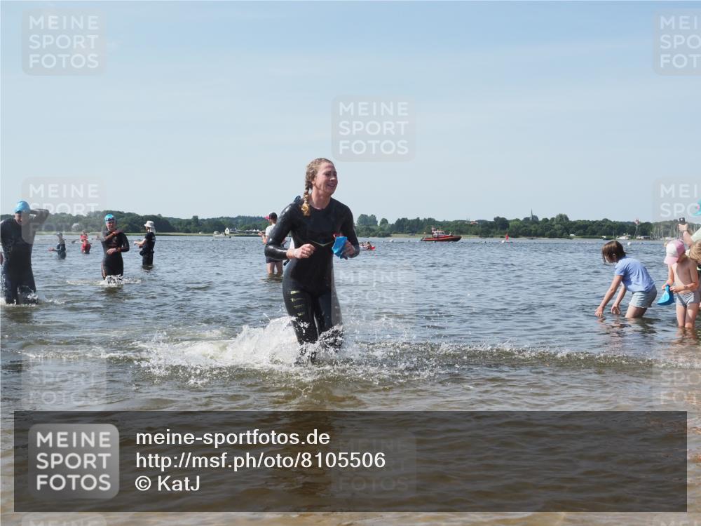 22.06.2025 - Viking Triathlon KatJ http://msf.ph/oto/8105506 22.06.2025 10:36:32 Schwimmen 42, 88, 232, 251, 332 meine-sportfotos.de