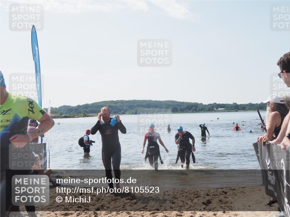 22.06.2025 - Viking Triathlon MichiJ http://msf.ph/oto/8105523 22.06.2025 10:50:46 Schwimmen 48, 402, 533 meine-sportfotos.de