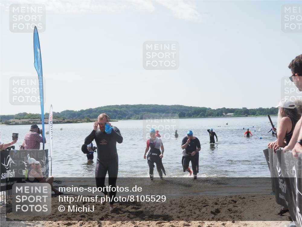22.06.2025 - Viking Triathlon MichiJ http://msf.ph/oto/8105529 22.06.2025 10:50:46 Schwimmen 48, 402, 533 meine-sportfotos.de