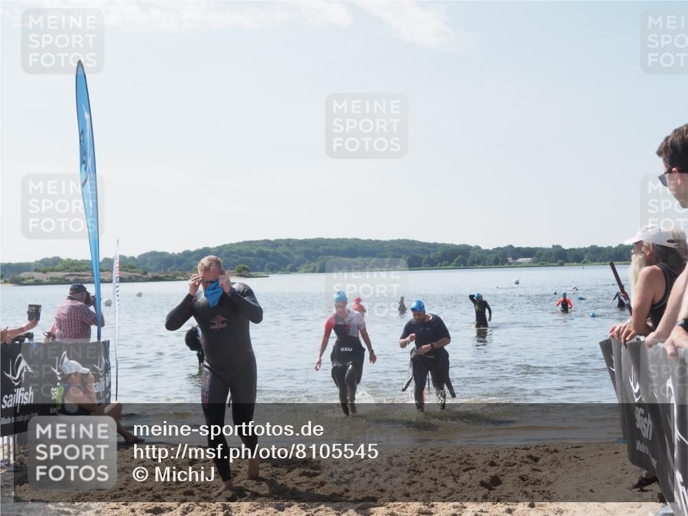 22.06.2025 - Viking Triathlon MichiJ http://msf.ph/oto/8105545 22.06.2025 10:50:46 Schwimmen 48, 402, 533 meine-sportfotos.de