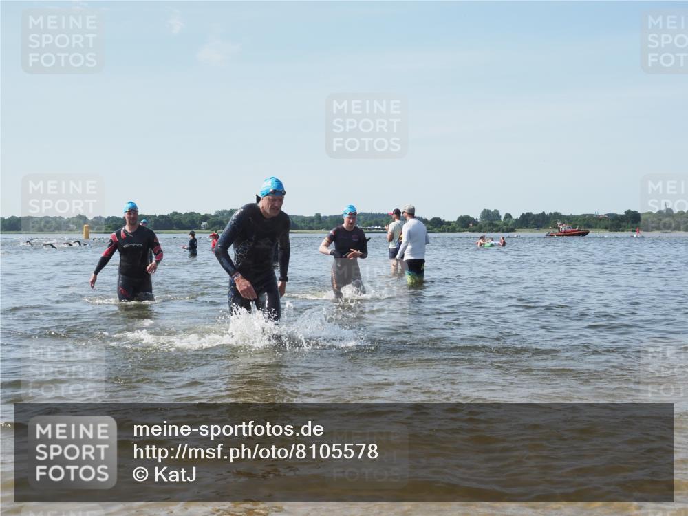 22.06.2025 - Viking Triathlon KatJ http://msf.ph/oto/8105578 22.06.2025 10:36:35 Schwimmen 42, 88, 232, 251, 332 meine-sportfotos.de