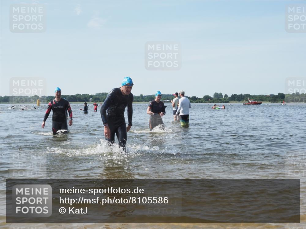 22.06.2025 - Viking Triathlon KatJ http://msf.ph/oto/8105586 22.06.2025 10:36:36 Schwimmen 42, 88, 232, 251, 332 meine-sportfotos.de