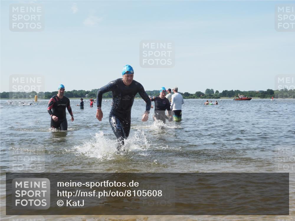 22.06.2025 - Viking Triathlon KatJ http://msf.ph/oto/8105608 22.06.2025 10:36:36 Schwimmen 42, 88, 232, 251, 332 meine-sportfotos.de