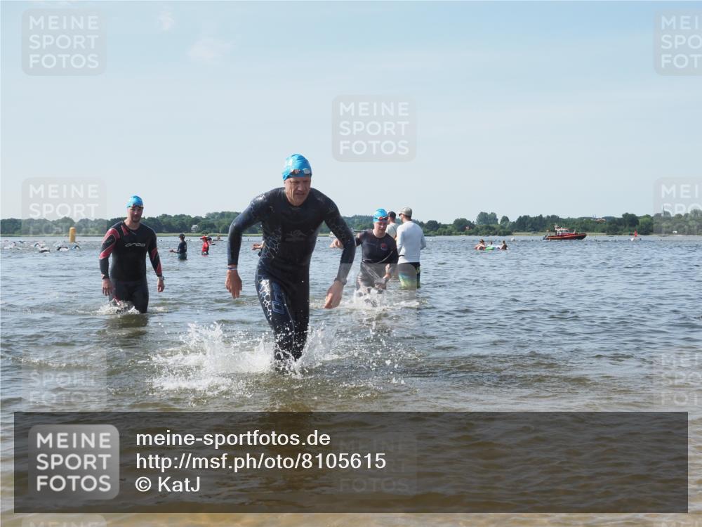 22.06.2025 - Viking Triathlon KatJ http://msf.ph/oto/8105615 22.06.2025 10:36:36 Schwimmen 42, 88, 232, 251, 332 meine-sportfotos.de