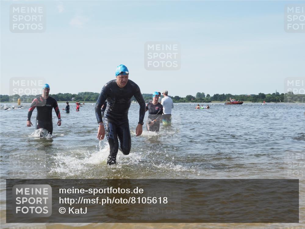 22.06.2025 - Viking Triathlon KatJ http://msf.ph/oto/8105618 22.06.2025 10:36:36 Schwimmen 42, 88, 232, 251, 332 meine-sportfotos.de