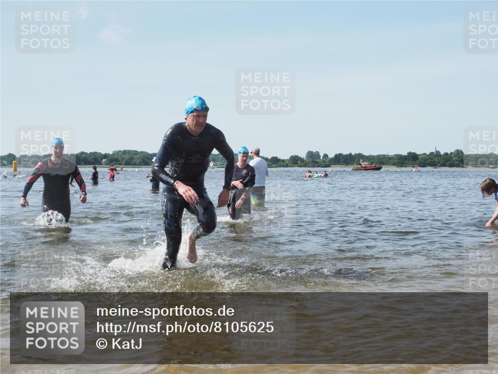 22.06.2025 - Viking Triathlon KatJ http://msf.ph/oto/8105625 22.06.2025 10:36:36 Schwimmen 42, 88, 232, 251, 332 meine-sportfotos.de