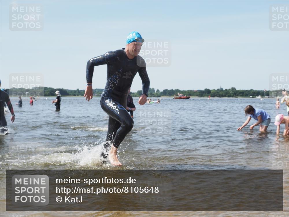 22.06.2025 - Viking Triathlon KatJ http://msf.ph/oto/8105648 22.06.2025 10:36:37 Schwimmen 42, 232, 251, 332 meine-sportfotos.de