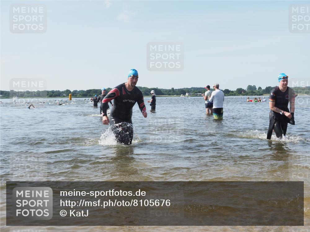 22.06.2025 - Viking Triathlon KatJ http://msf.ph/oto/8105676 22.06.2025 10:36:39 Schwimmen 42, 232, 251, 332 meine-sportfotos.de