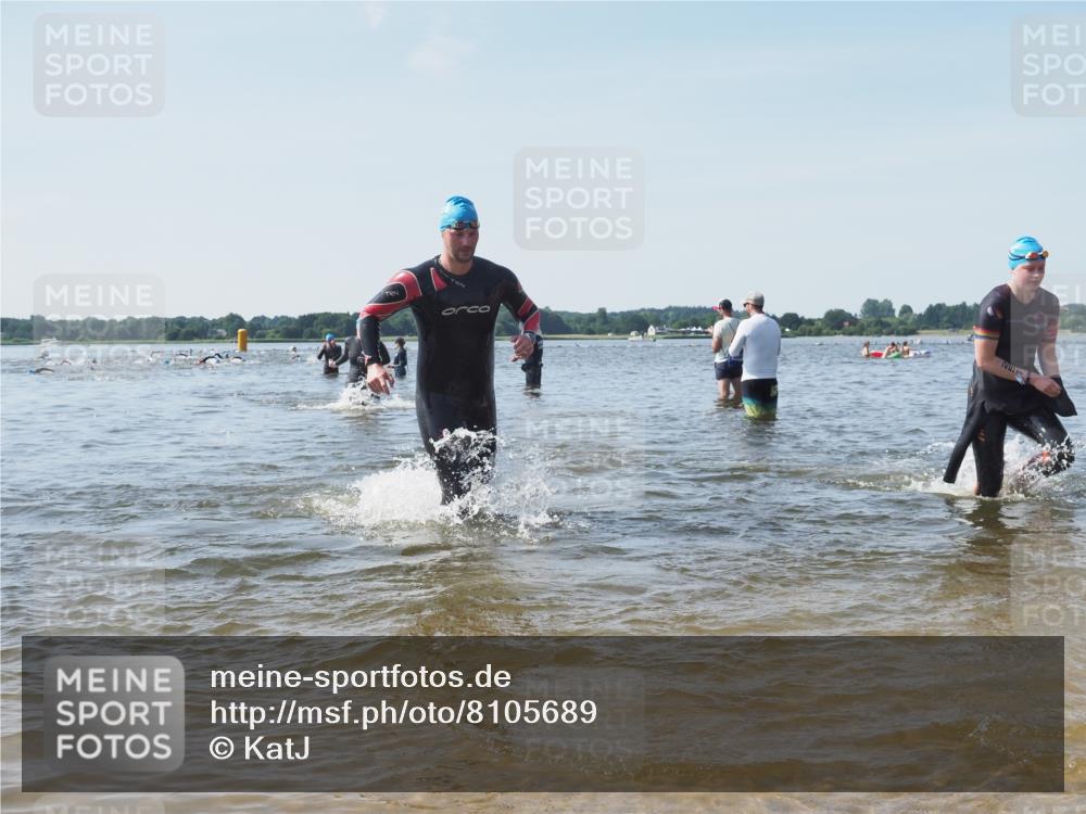 22.06.2025 - Viking Triathlon KatJ http://msf.ph/oto/8105689 22.06.2025 10:36:39 Schwimmen 42, 232, 251, 332 meine-sportfotos.de