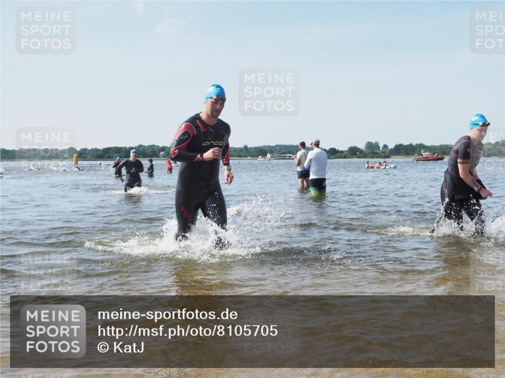 22.06.2025 - Viking Triathlon KatJ http://msf.ph/oto/8105705 22.06.2025 10:36:39 Schwimmen 42, 232, 251, 332 meine-sportfotos.de