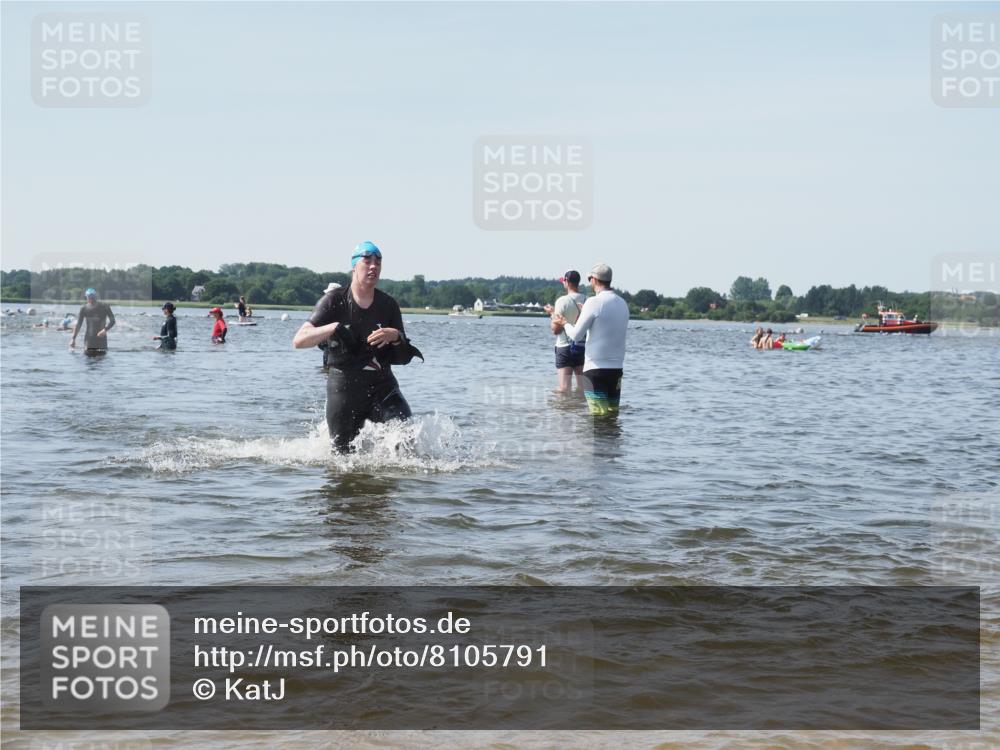 22.06.2025 - Viking Triathlon KatJ http://msf.ph/oto/8105791 22.06.2025 10:36:43 Schwimmen 232, 251, 332 meine-sportfotos.de
