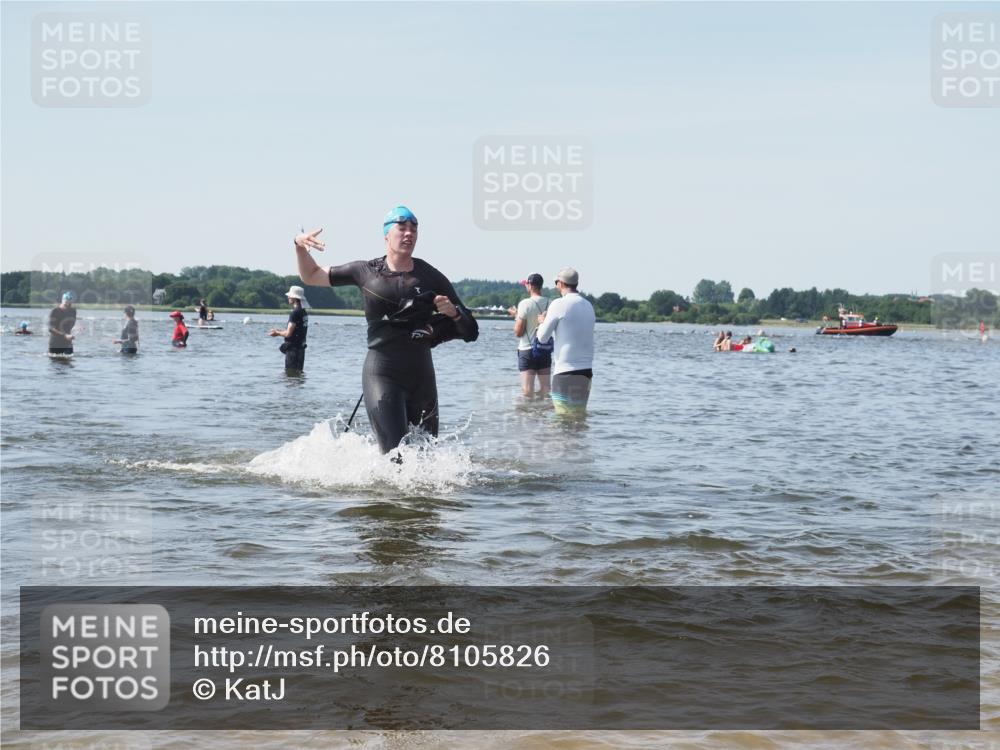 22.06.2025 - Viking Triathlon KatJ http://msf.ph/oto/8105826 22.06.2025 10:36:44 Schwimmen 332 meine-sportfotos.de