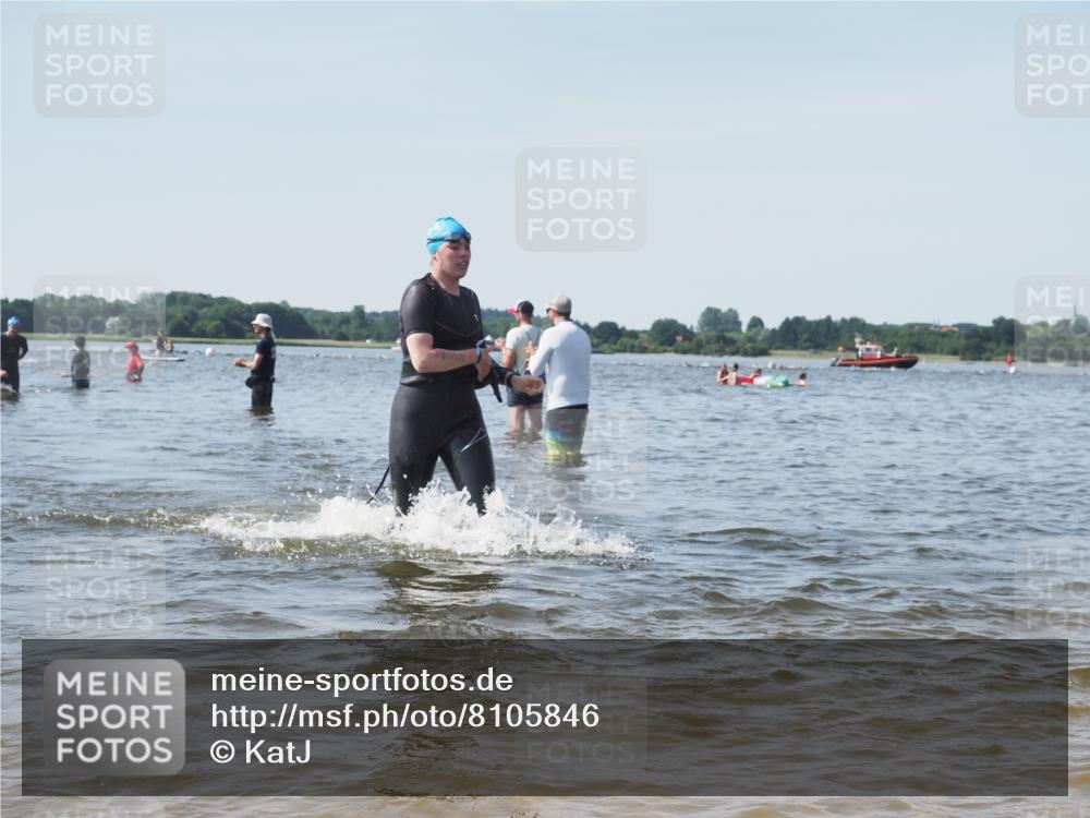 22.06.2025 - Viking Triathlon KatJ http://msf.ph/oto/8105846 22.06.2025 10:36:44 Schwimmen 332 meine-sportfotos.de