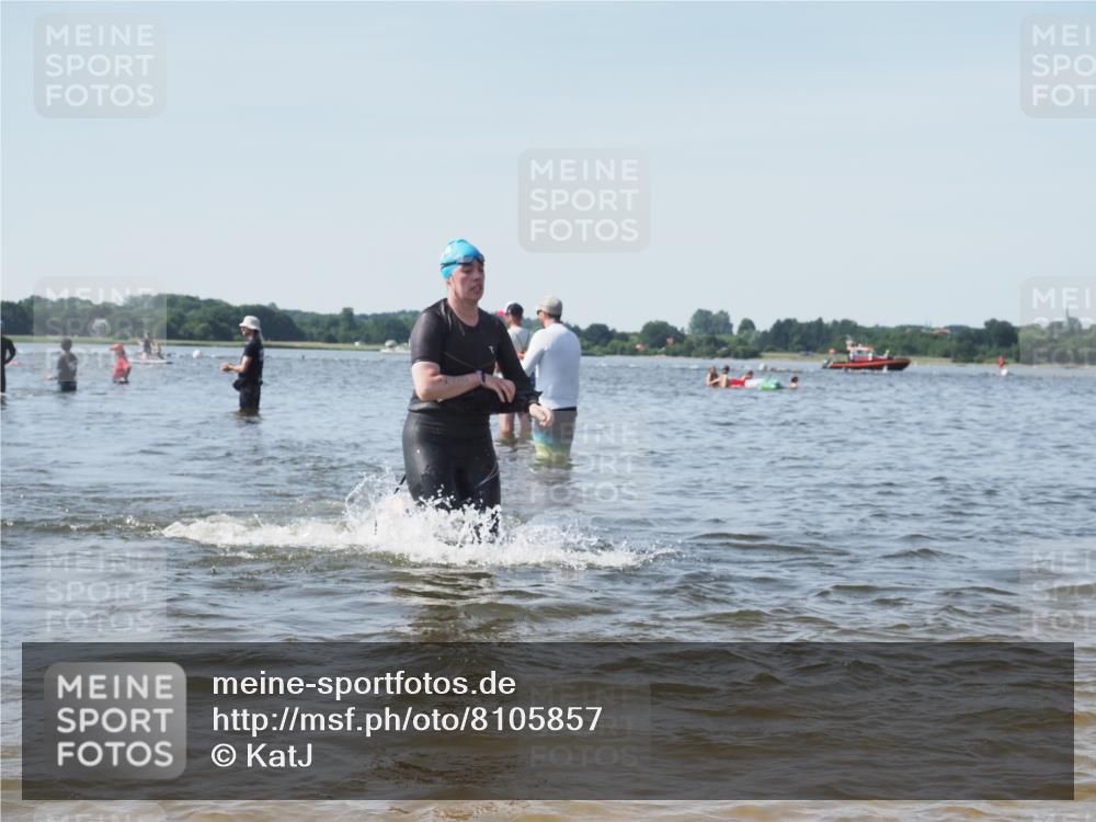 22.06.2025 - Viking Triathlon KatJ http://msf.ph/oto/8105857 22.06.2025 10:36:44 Schwimmen 332 meine-sportfotos.de