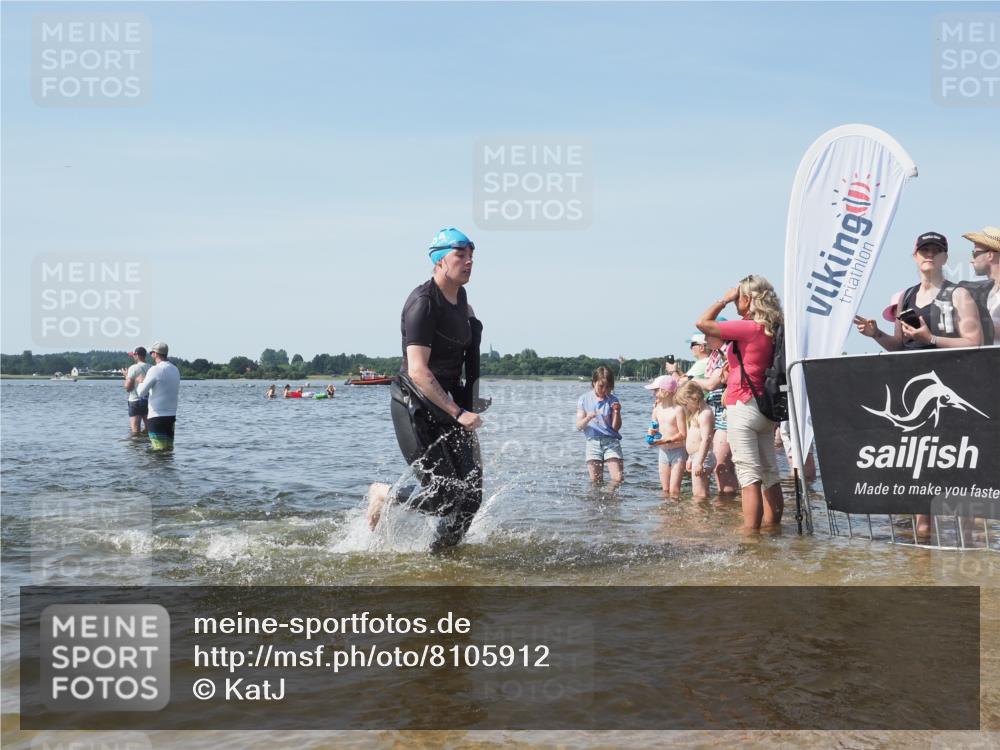 22.06.2025 - Viking Triathlon KatJ http://msf.ph/oto/8105912 22.06.2025 10:36:46 Schwimmen 331, 332 meine-sportfotos.de