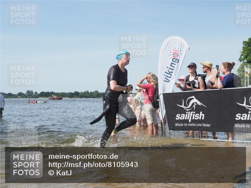 22.06.2025 - Viking Triathlon KatJ http://msf.ph/oto/8105943 22.06.2025 10:36:47 Schwimmen 331, 332 meine-sportfotos.de