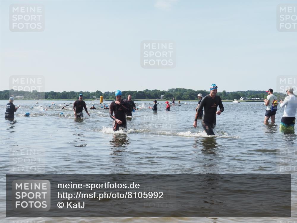 22.06.2025 - Viking Triathlon KatJ http://msf.ph/oto/8105992 22.06.2025 10:36:59 Schwimmen 331, 355, 388, 500 meine-sportfotos.de