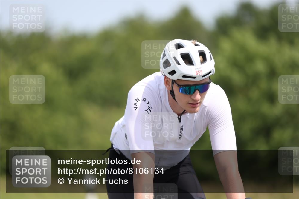 22.06.2025 - Viking Triathlon Yannick Fuchs http://msf.ph/oto/8106134 22.06.2025 12:11:14 Radfahren 206, 529, 603, 643, 658 meine-sportfotos.de