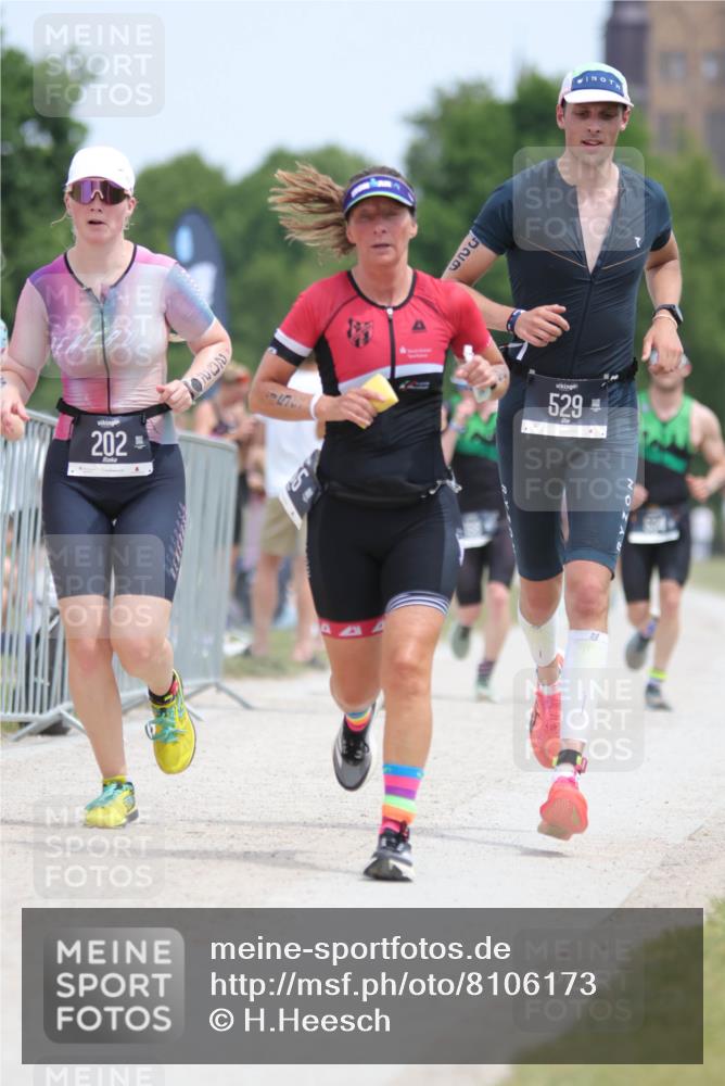 22.06.2025 - Viking Triathlon H.Heesch http://msf.ph/oto/8106173 22.06.2025 13:50:26 Laufen 60, 80, 155, 198, 202, 529, 534 meine-sportfotos.de