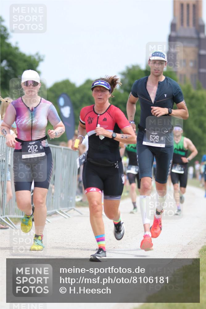 22.06.2025 - Viking Triathlon H.Heesch http://msf.ph/oto/8106181 22.06.2025 13:50:27 Laufen 60, 80, 155, 198, 202, 529, 534 meine-sportfotos.de