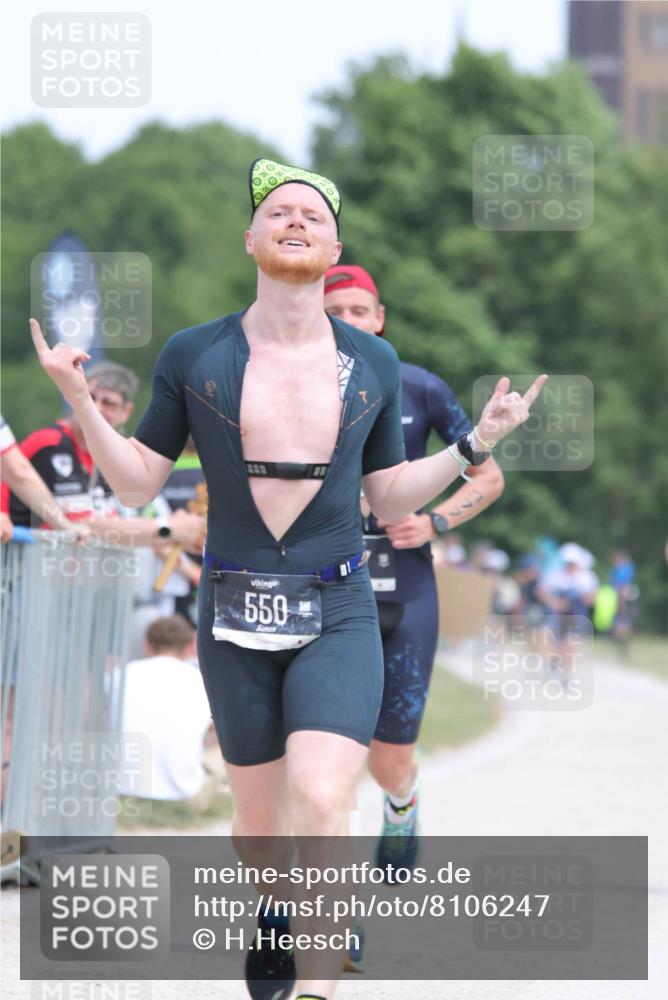 22.06.2025 - Viking Triathlon H.Heesch http://msf.ph/oto/8106247 22.06.2025 14:28:30 Laufen 98, 377, 550 meine-sportfotos.de