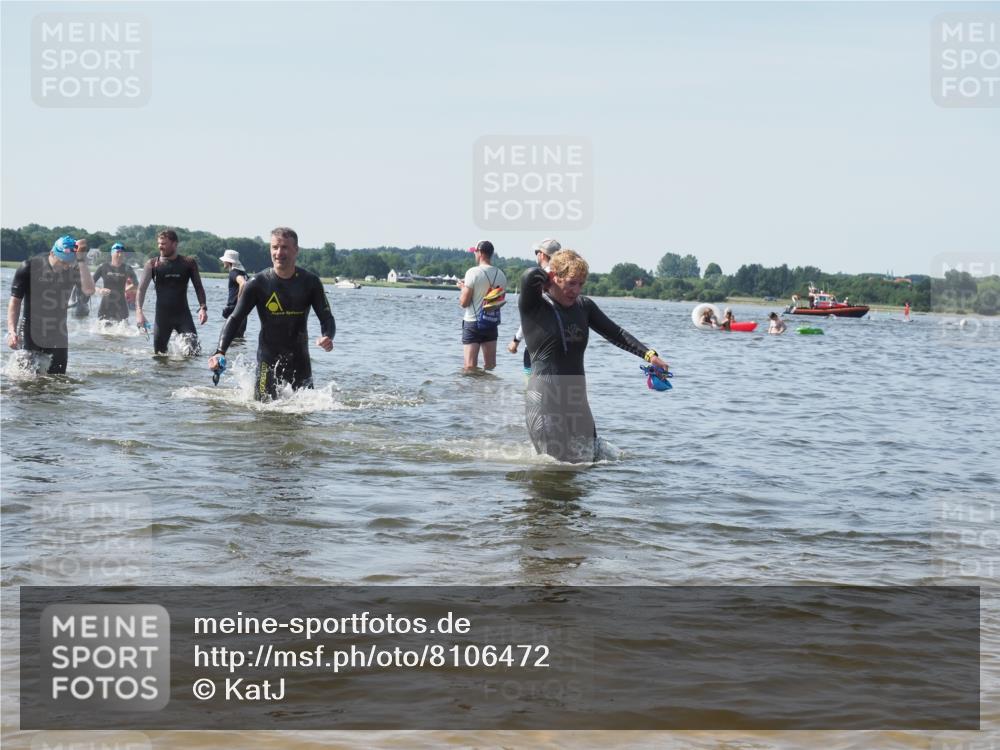 22.06.2025 - Viking Triathlon KatJ http://msf.ph/oto/8106472 22.06.2025 10:37:16 Schwimmen 34, 172, 233, 253, 312, 316, 344, 370, 383, 454, 513, 649 meine-sportfotos.de