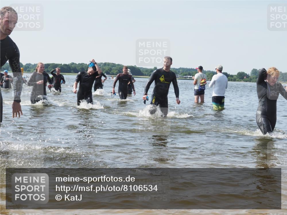 22.06.2025 - Viking Triathlon KatJ http://msf.ph/oto/8106534 22.06.2025 10:37:17 Schwimmen 34, 172, 180, 233, 253, 312, 316, 344, 370, 383, 454, 513, 649 meine-sportfotos.de