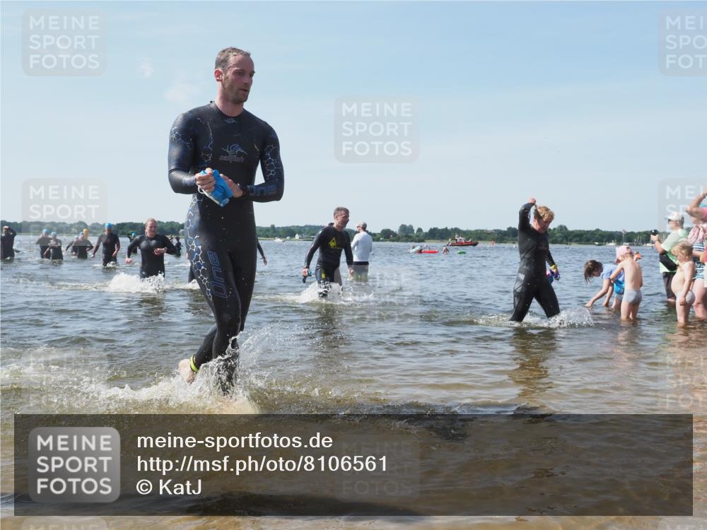 22.06.2025 - Viking Triathlon KatJ http://msf.ph/oto/8106561 22.06.2025 10:37:19 Schwimmen 34, 131, 172, 180, 233, 253, 312, 316, 344, 370, 383, 454, 513, 649 meine-sportfotos.de