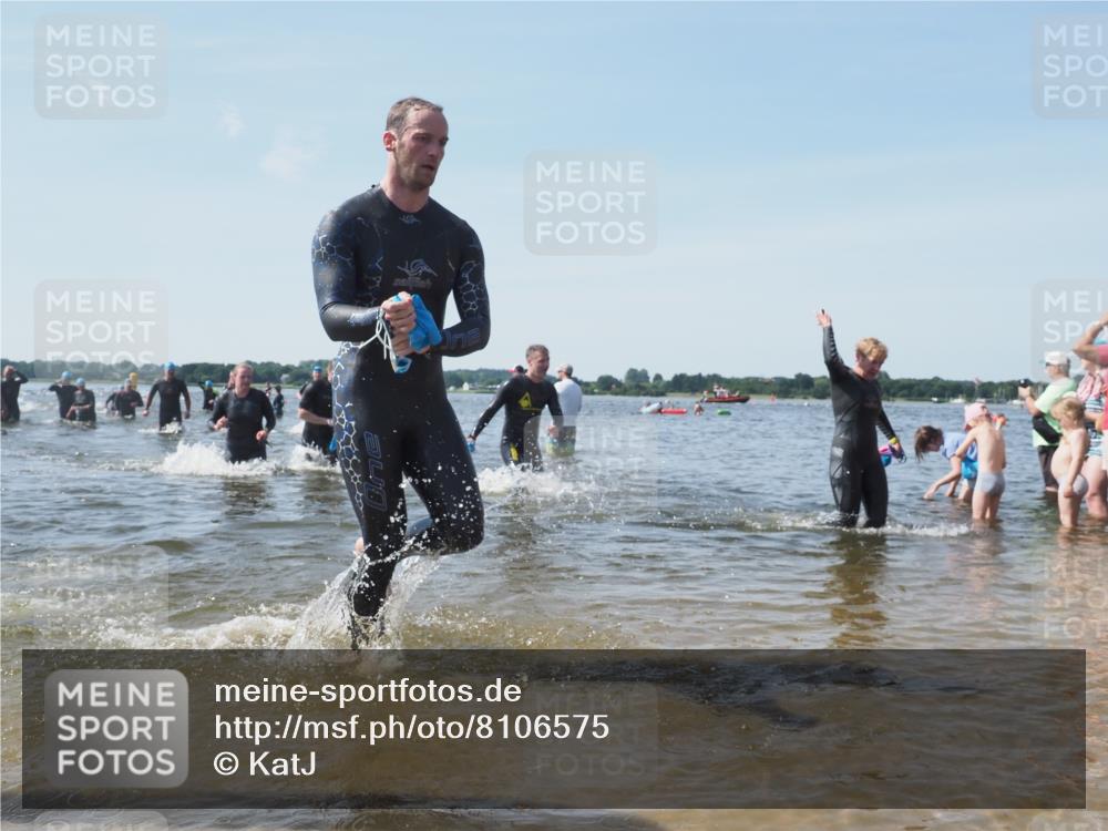 22.06.2025 - Viking Triathlon KatJ http://msf.ph/oto/8106575 22.06.2025 10:37:19 Schwimmen 34, 131, 172, 180, 233, 253, 312, 316, 344, 370, 383, 454, 513, 649 meine-sportfotos.de