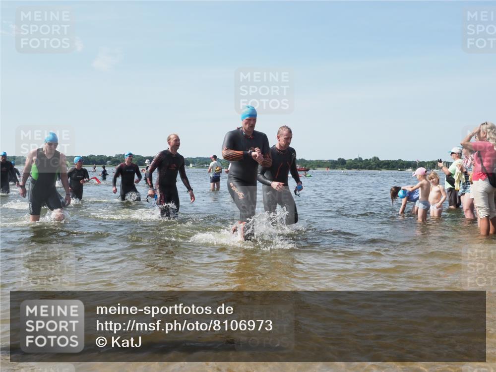 22.06.2025 - Viking Triathlon KatJ http://msf.ph/oto/8106973 22.06.2025 10:37:30 Schwimmen 21, 34, 131, 141, 163, 177, 180, 187, 233, 245, 253, 312, 316, 344, 383, 456, 614, 639 meine-sportfotos.de