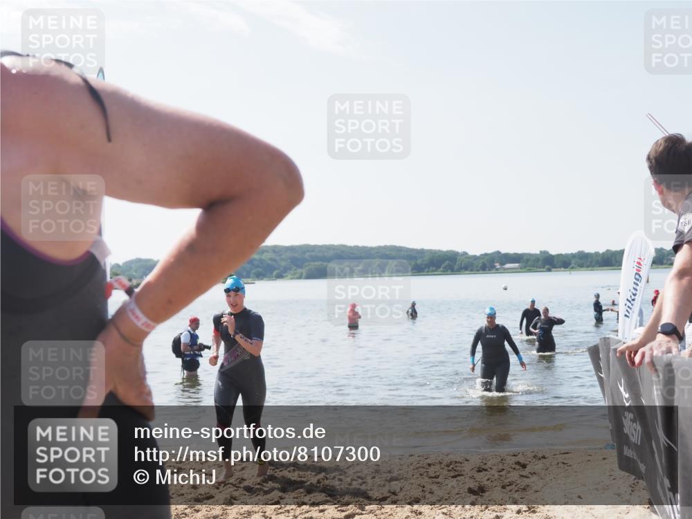 22.06.2025 - Viking Triathlon MichiJ http://msf.ph/oto/8107300 22.06.2025 10:53:21 Schwimmen 165, 201, 241, 319 meine-sportfotos.de