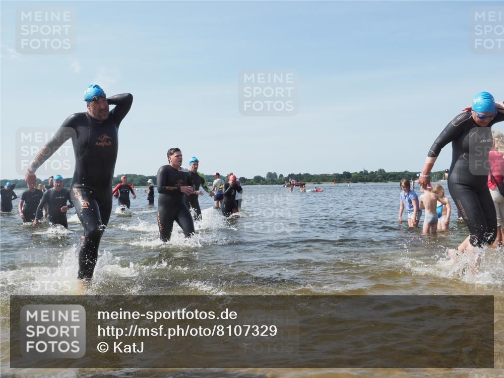 22.06.2025 - Viking Triathlon KatJ http://msf.ph/oto/8107329 22.06.2025 10:37:38 Schwimmen 21, 131, 141, 163, 177, 180, 187, 245, 396, 411, 433, 456, 506, 614, 619, 639, 645 meine-sportfotos.de