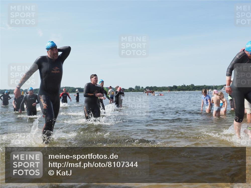 22.06.2025 - Viking Triathlon KatJ http://msf.ph/oto/8107344 22.06.2025 10:37:38 Schwimmen 21, 131, 141, 163, 177, 180, 187, 245, 396, 411, 433, 456, 506, 614, 619, 639, 645 meine-sportfotos.de