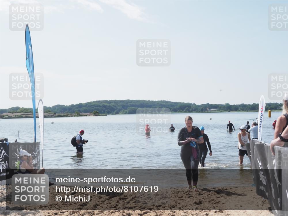 22.06.2025 - Viking Triathlon MichiJ http://msf.ph/oto/8107619 22.06.2025 10:53:33 Schwimmen 201, 241 meine-sportfotos.de