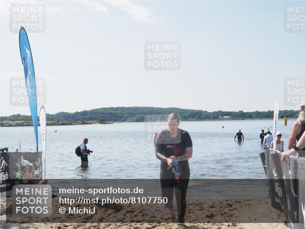 22.06.2025 - Viking Triathlon MichiJ http://msf.ph/oto/8107750 22.06.2025 10:53:35 Schwimmen 241 meine-sportfotos.de