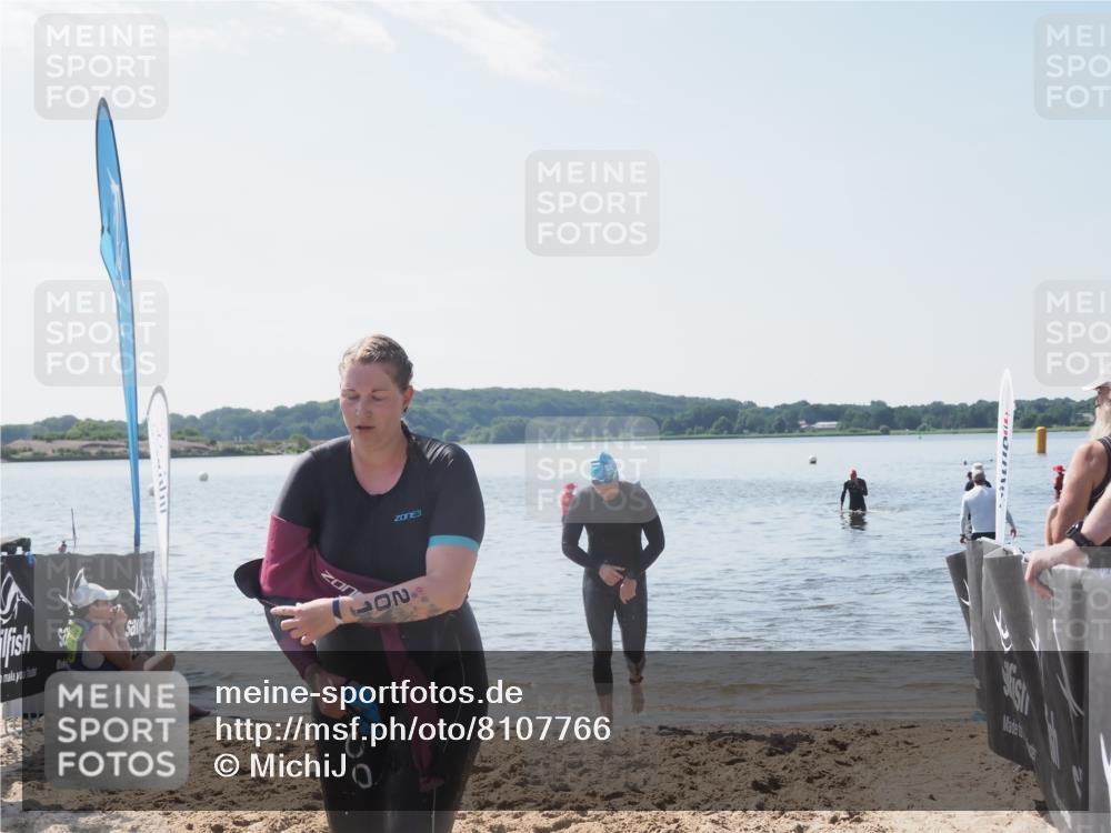 22.06.2025 - Viking Triathlon MichiJ http://msf.ph/oto/8107766 22.06.2025 10:53:37 Schwimmen 241 meine-sportfotos.de