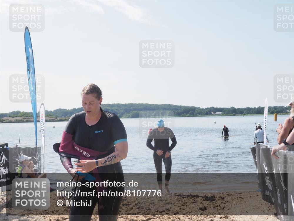 22.06.2025 - Viking Triathlon MichiJ http://msf.ph/oto/8107776 22.06.2025 10:53:37 Schwimmen 241 meine-sportfotos.de