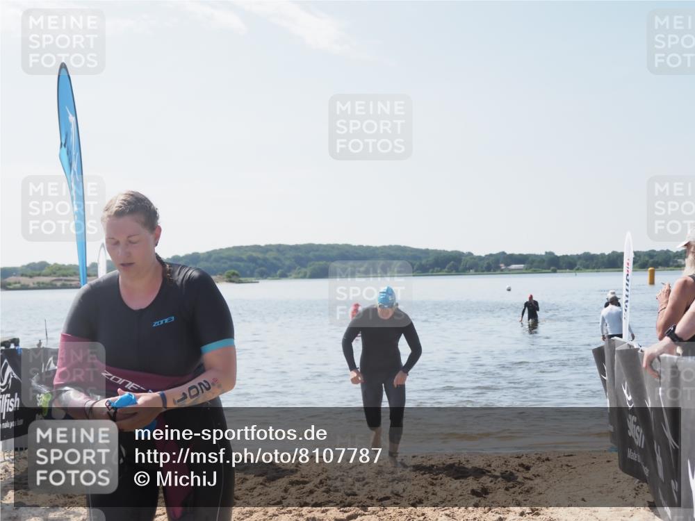22.06.2025 - Viking Triathlon MichiJ http://msf.ph/oto/8107787 22.06.2025 10:53:37 Schwimmen 241 meine-sportfotos.de