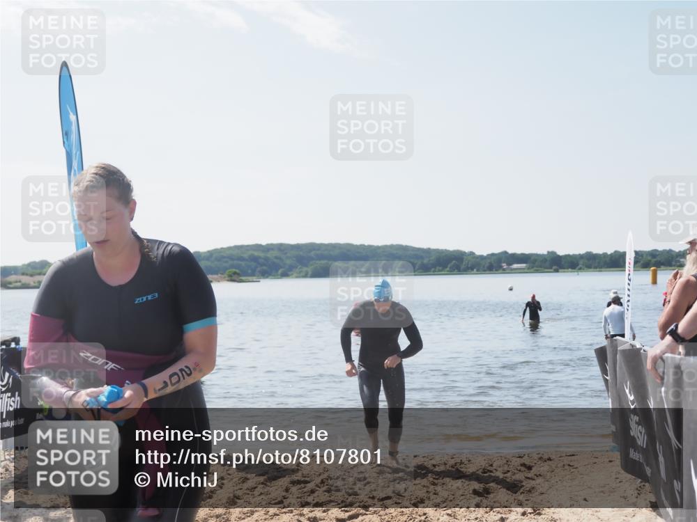 22.06.2025 - Viking Triathlon MichiJ http://msf.ph/oto/8107801 22.06.2025 10:53:37 Schwimmen 241 meine-sportfotos.de