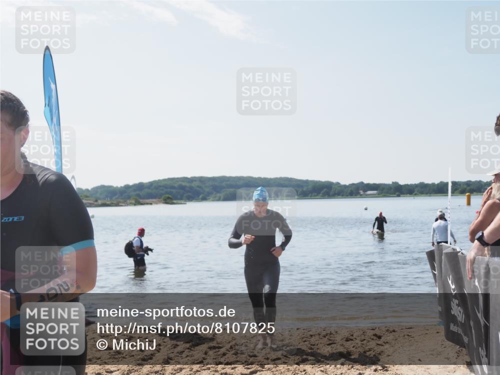 22.06.2025 - Viking Triathlon MichiJ http://msf.ph/oto/8107825 22.06.2025 10:53:38 Schwimmen 241 meine-sportfotos.de