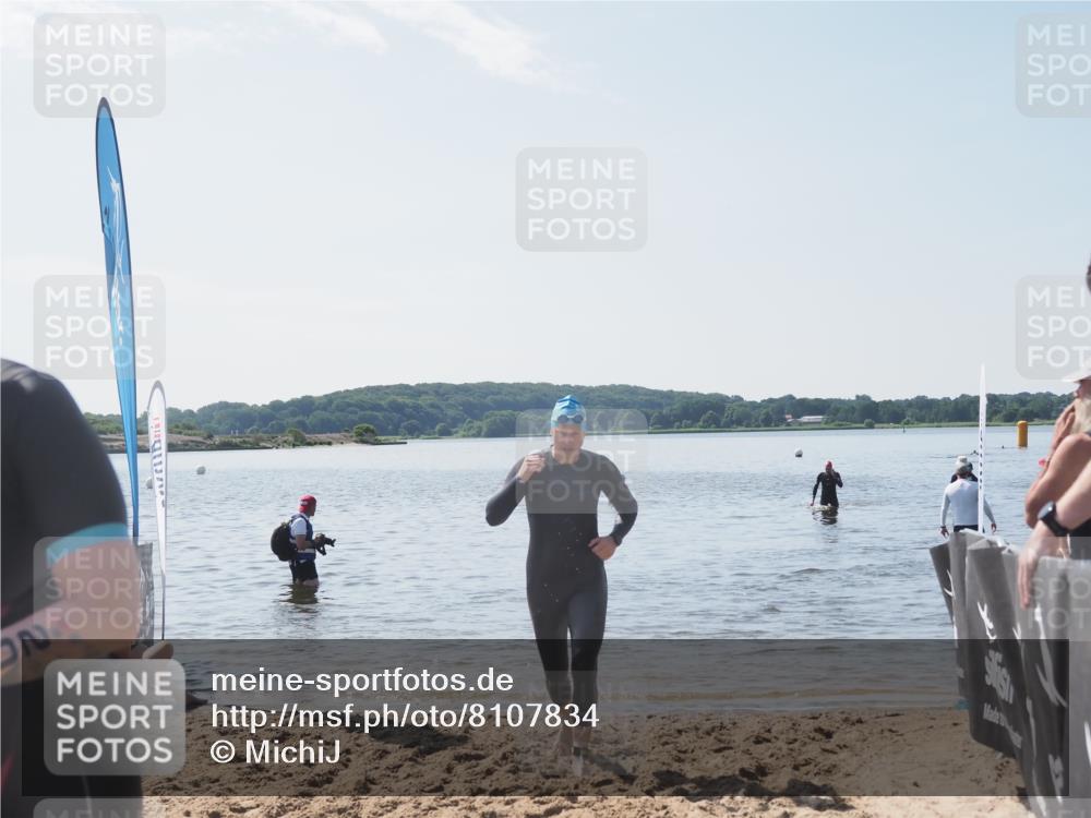 22.06.2025 - Viking Triathlon MichiJ http://msf.ph/oto/8107834 22.06.2025 10:53:38 Schwimmen 241 meine-sportfotos.de