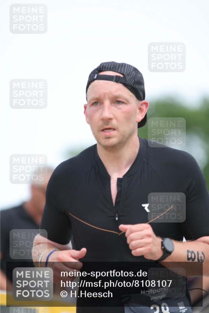22.06.2025 - Viking Triathlon H.Heesch http://msf.ph/oto/8108107 22.06.2025 14:24:46 Laufen 38, 84, 261, 393 meine-sportfotos.de