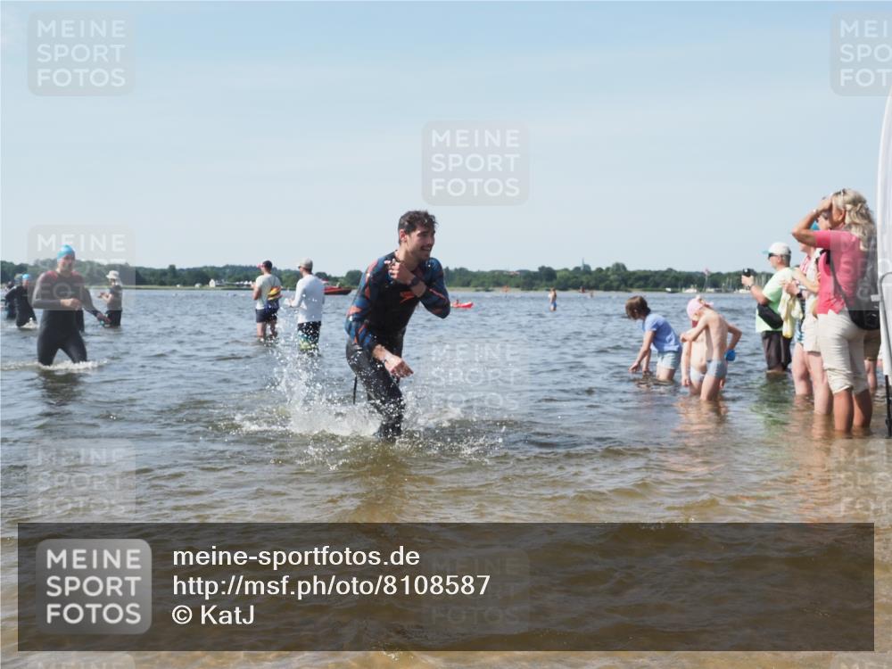 22.06.2025 - Viking Triathlon KatJ http://msf.ph/oto/8108587 22.06.2025 10:38:21 Schwimmen 61, 72, 89, 209, 269, 398, 419, 428, 447, 509, 535, 603, 662 meine-sportfotos.de